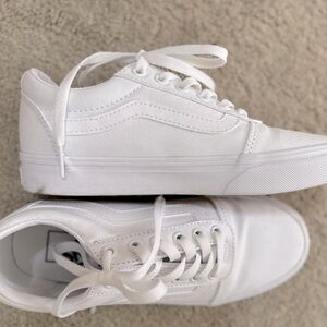 Size 6 LIKE NEW VANS 🤍🫶✨